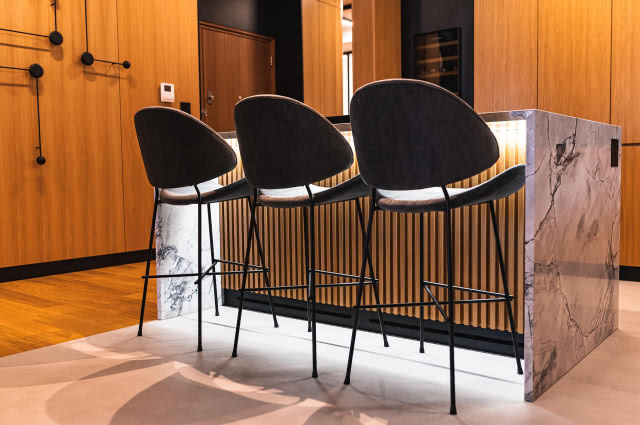 nowoczesne mieszkanie w fornirze drewnianym