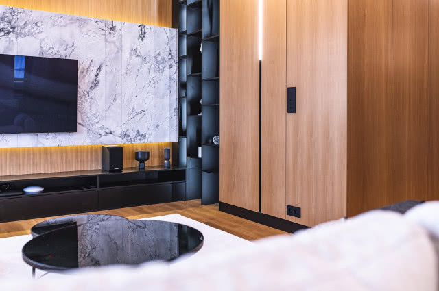 nowoczesne mieszkanie w fornirze drewnianym