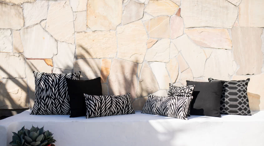 Piaskowiec na ścianę - popularne i naturalne rozwiązanie