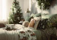 Sypialnia w świątecznym wydaniu - stonowana zieleń i miękkie tekstylia na pierwszym planie