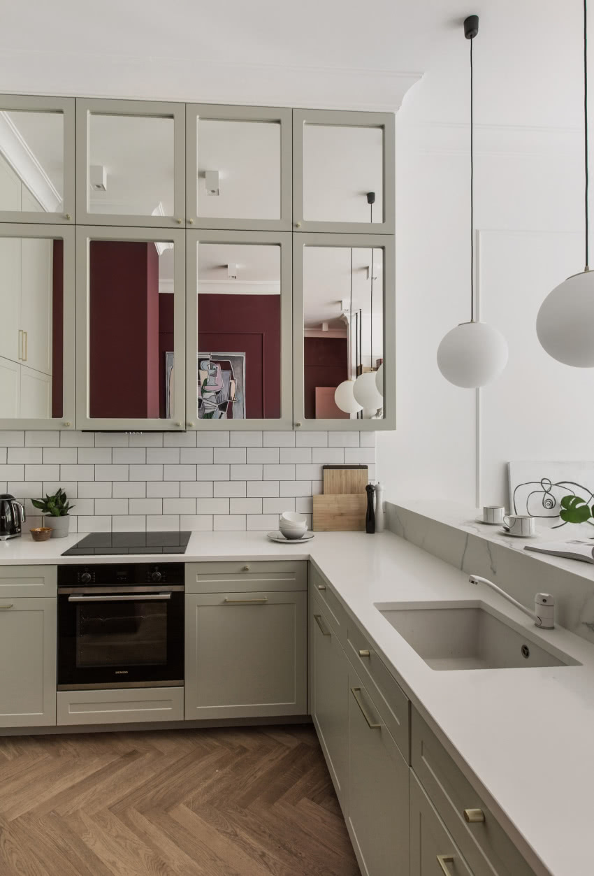 Część kuchenna wyposażona
została w meble...