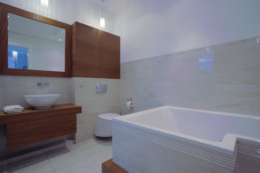 Łazienkę urządzono konsekwentnie i prosto....