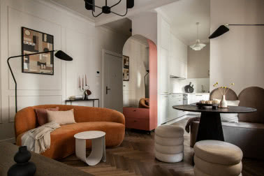 Modernistyczna kawalerka w warszawskiej kamienicy