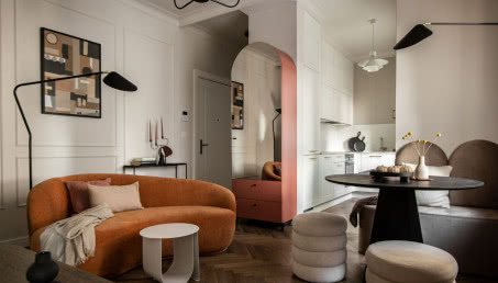 Modernistyczna kawalerka w warszawskiej kamienicy