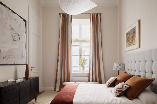 wysoka sypialnia w kamienicy