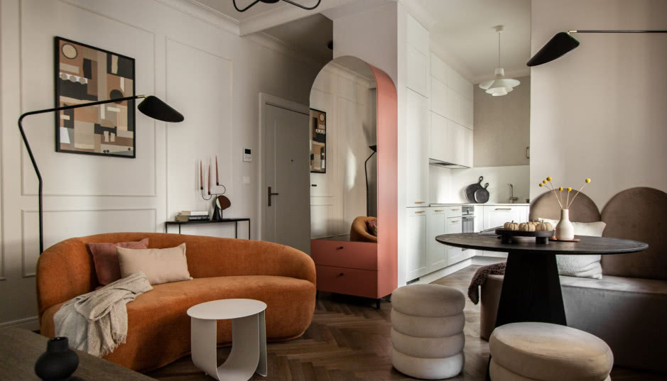 Modernistyczna kawalerka w warszawskiej kamienicy