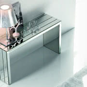 Szafka nocna Botero, dostępna w różnych...