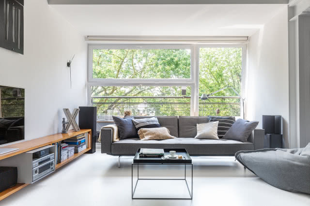 Nowoczesny, biały loft na Sadybie