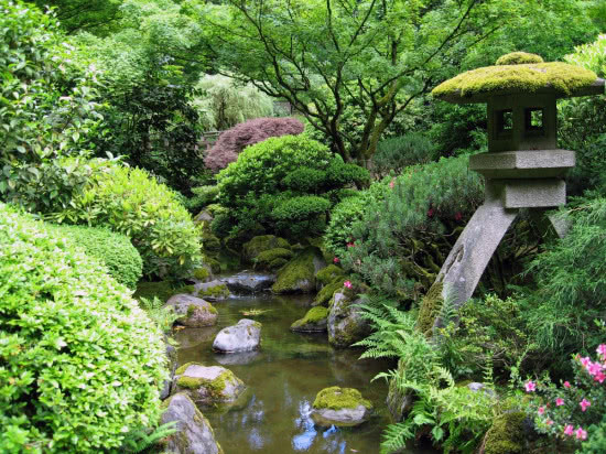 Jeśli podobają Ci się ogrody w konkretnym stylu, np. japońskim, śmiało możesz się nimi inspirować
