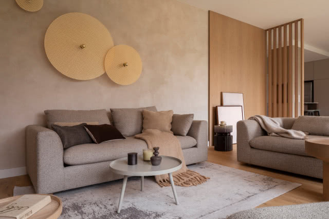 ścianka z lameli drewnianych