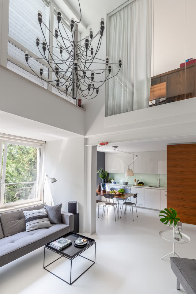 Nowoczesny, biały loft na Sadybie