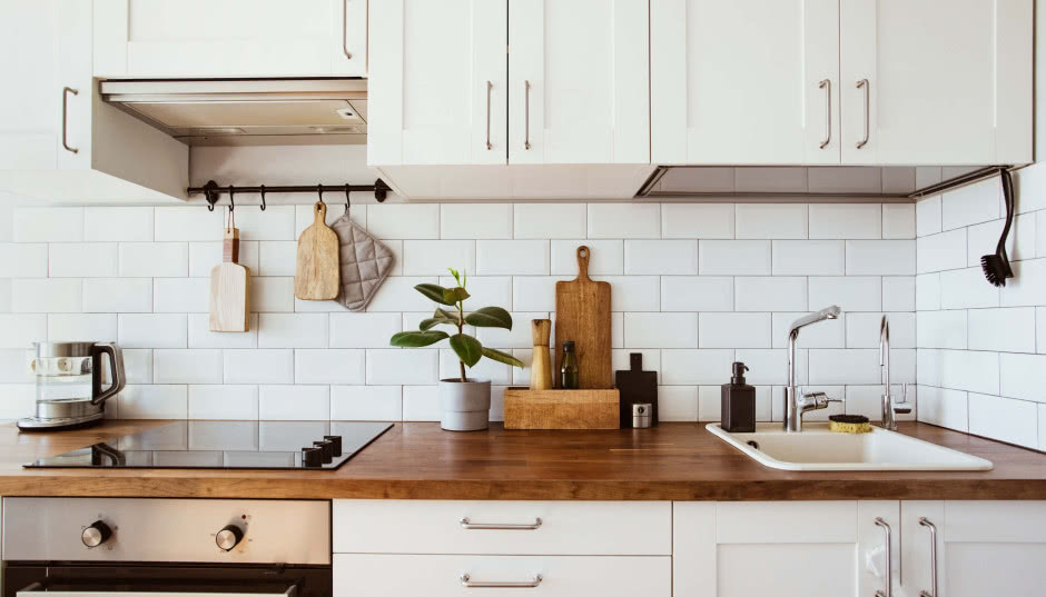 Jak odnowić, naprawić i wyczyścić blat kuchenny? Porady i sposoby na zniszczony blat