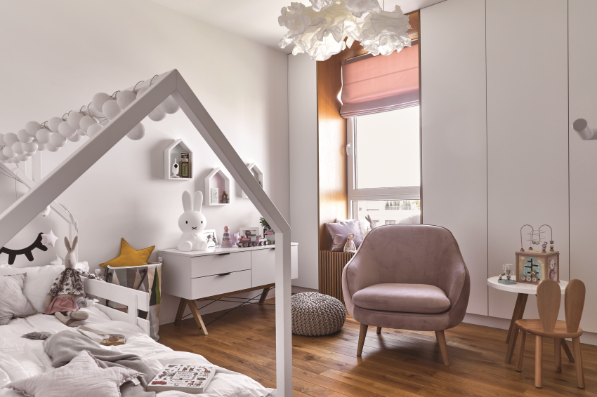 Pokój córeczki zachowuje spójność z resztą...