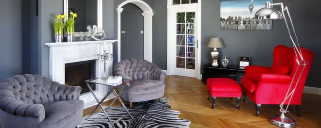 Styl angielski + surrealizm - przepis na teatralne wnętrze