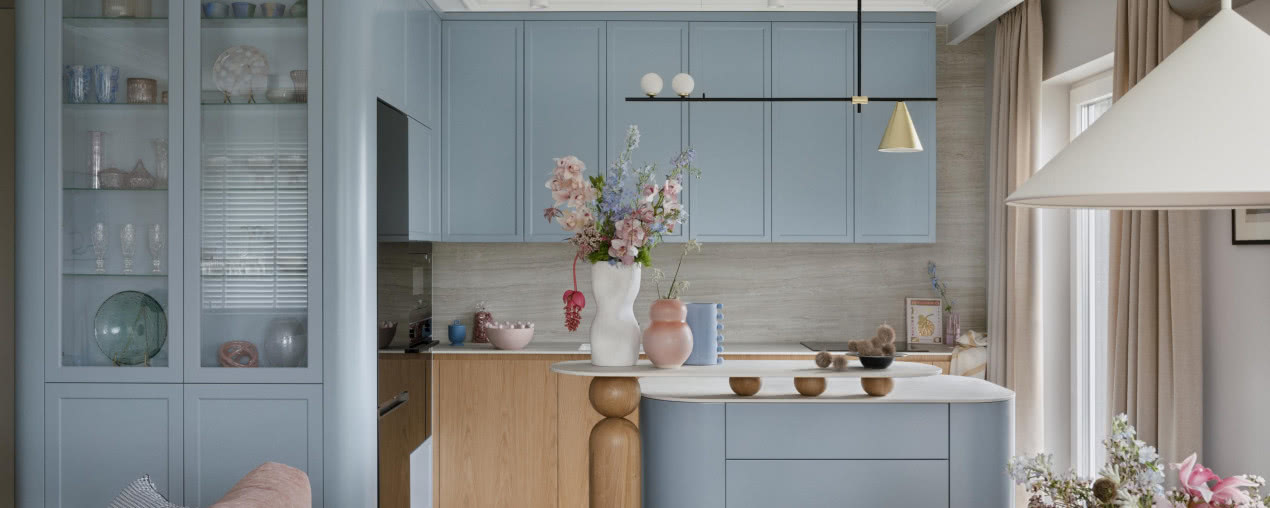 67 metrów kwadratowych w pastelach. W tym wnętrzu czuć już wiosnę!