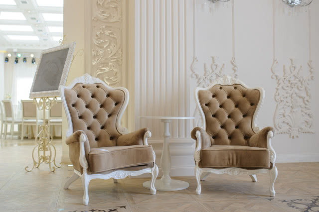 Pikowane fotele w stylu angielskim