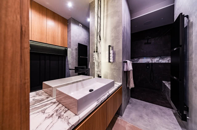 nowoczesne mieszkanie w fornirze drewnianym