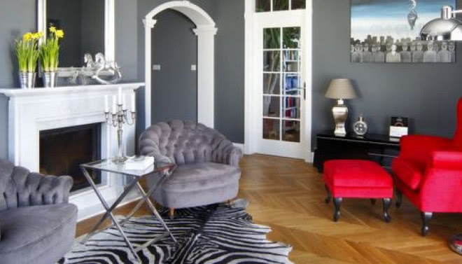 Styl angielski + surrealizm - przepis na teatralne wnętrze