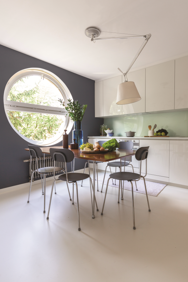 Nowoczesny, biały loft na Sadybie