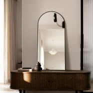 Modernistyczna kawalerka w warszawskiej kamienicy