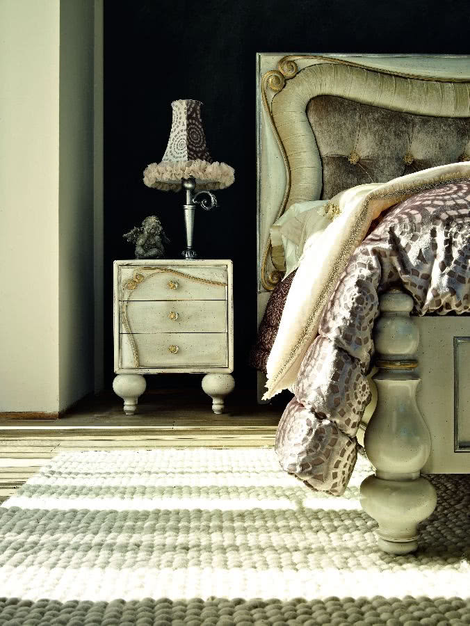 Szafka nocna Botero, dostępna w różnych...