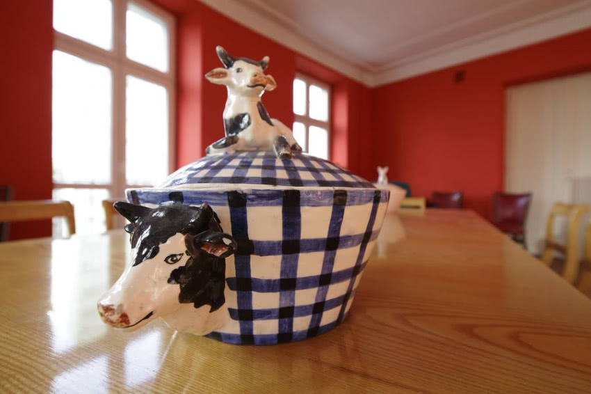 Ceramiczna maselniczka-krowa.