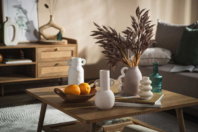 stolik kawowy, wazony, owoce, komoda