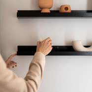 Modernistyczna kawalerka w warszawskiej kamienicy