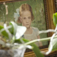 Redesign mieszkania - ściana z cegły, antyki i design