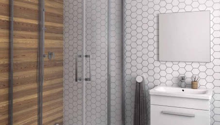 Szkło i pleksi pod prysznicem: fakty i mity