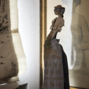 Bibeloty - grafika i porcelanowa figurka