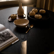 Modernistyczna kawalerka w warszawskiej kamienicy