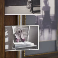 Redesign mieszkania - ściana z cegły, antyki i design