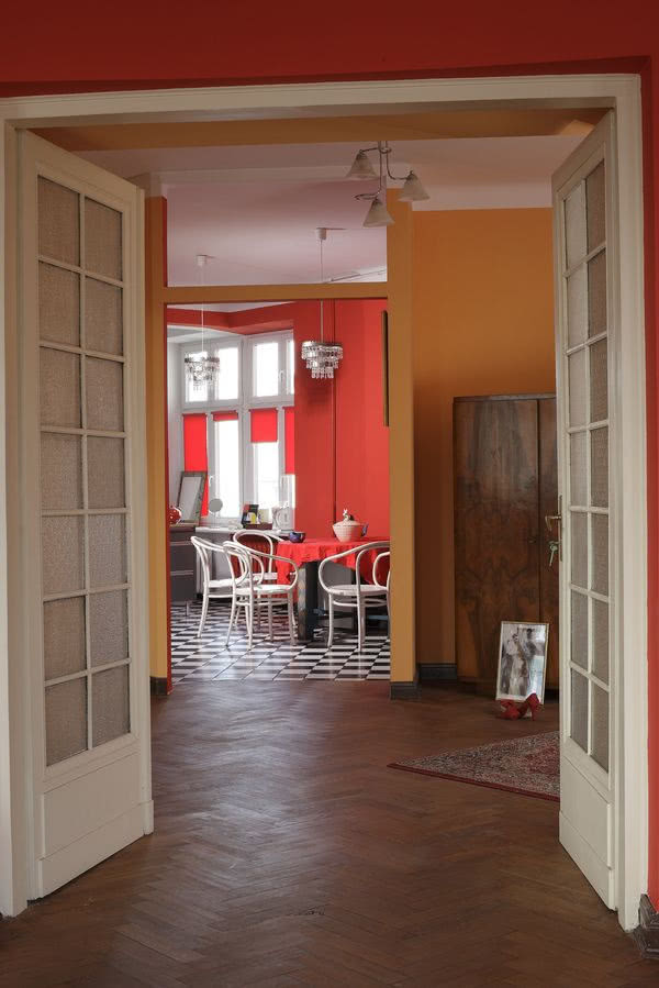 Widok na kącik jadalny w kuchni.