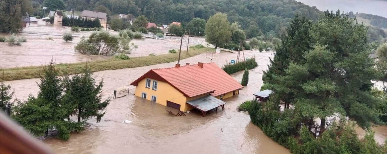 VOX odbudowuje Dolny Śląsk: 1,5 miliona złotych pomocy trafiło do 150 rodzin po powodzi