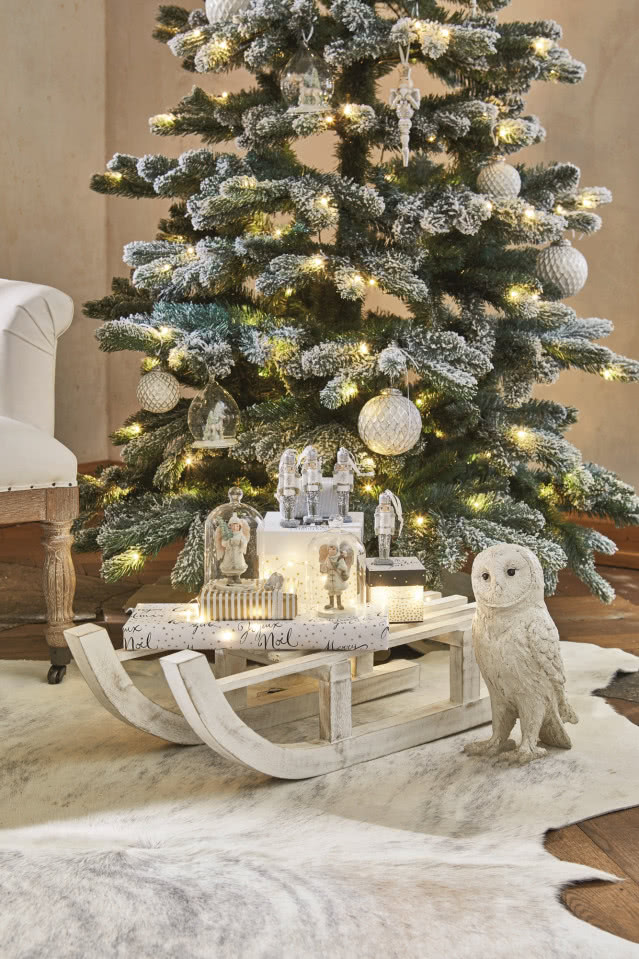 sanie i sowa pod choinką