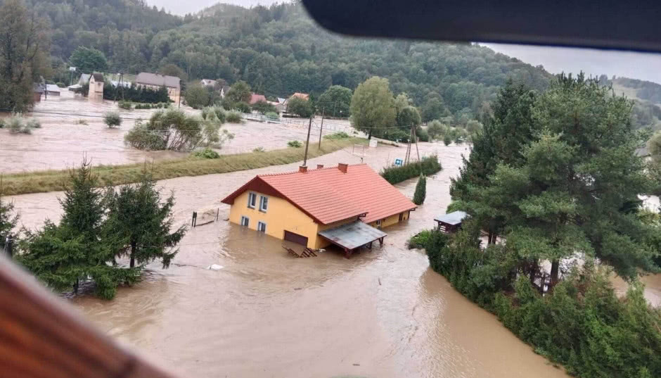VOX odbudowuje Dolny Śląsk: 1,5 miliona złotych pomocy trafiło do 150 rodzin po powodzi