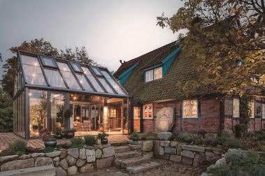 Salon pod szkłem - przydomowa oranżeria