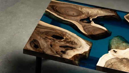 Stoły z żywicy - popularne modele, ceny, pielęgnacja