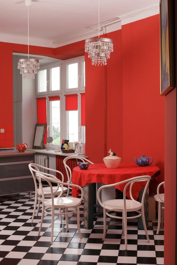 Czerwień dominuje także w kuchni - w tym kolorze...