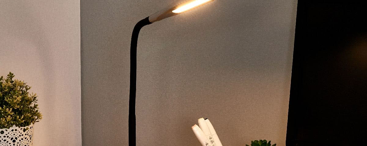 Lampa naładuje Ci telefon