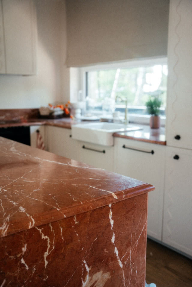 kamienny blat i wyspa w kuchni dom Soni Bohosiewicz