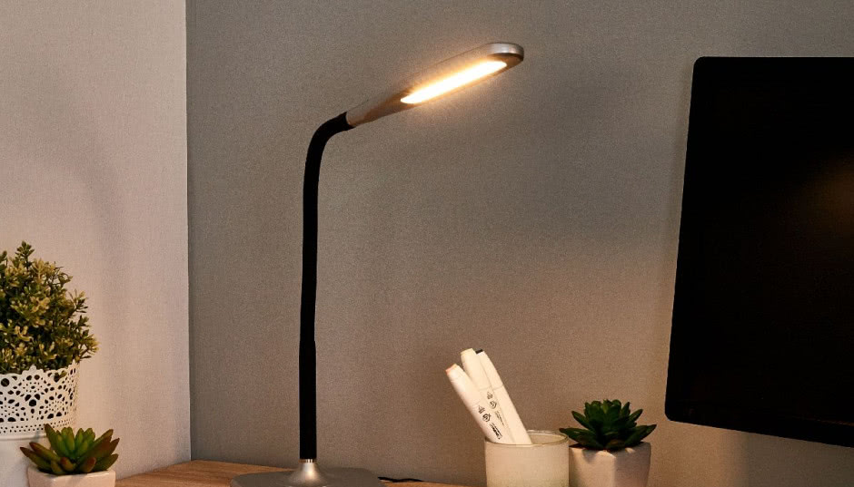 Lampa naładuje Ci telefon