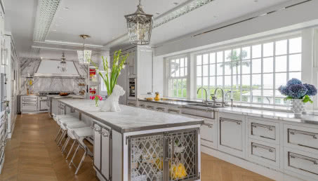 Ekskluzywna kuchnia Tommy'ego Hilfigera! Wyrafinowany luksus cały w bieli