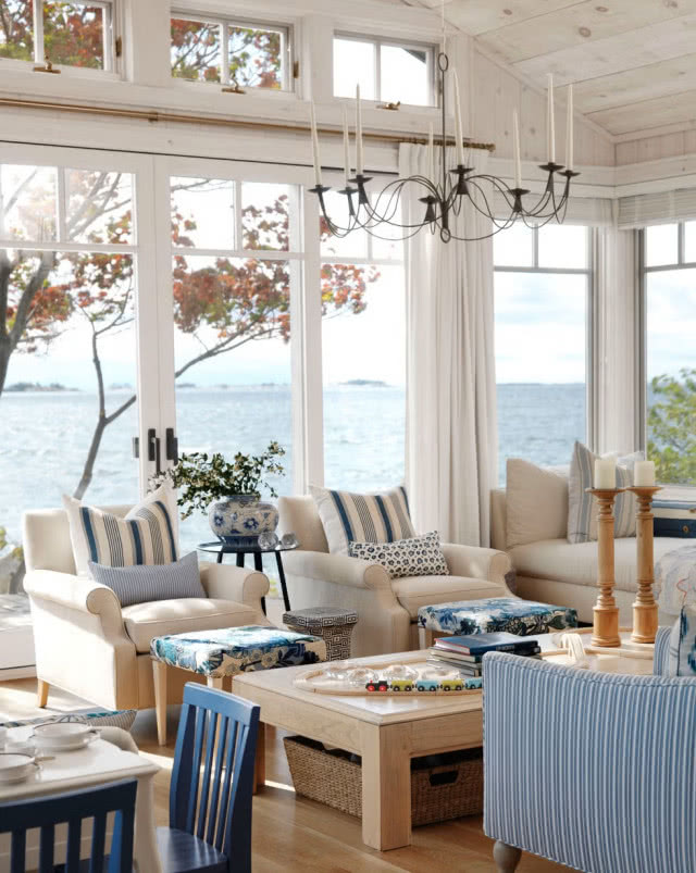 salon z paskami - pomysł na elegancki marynistyczny wystrój