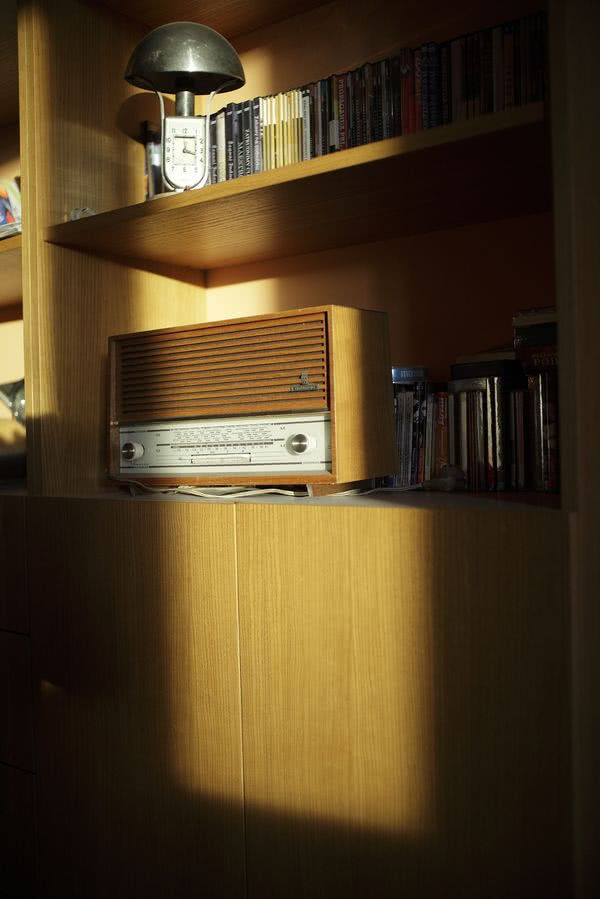 Kolejne stare radio "przycupnęło" na regale. 