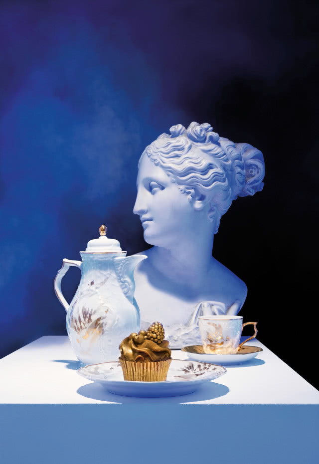 „Sanssouci Midas” to efekt inspiracji mitologiczną postacią króla Midasa, który za sprawą boskiego daru zamieniał w złoto wszystko, czego dotknął. Autor dekoracji, Gianni Cinti, oddał ideę przemiany dzięki różnorodnym wariantom złoceń.