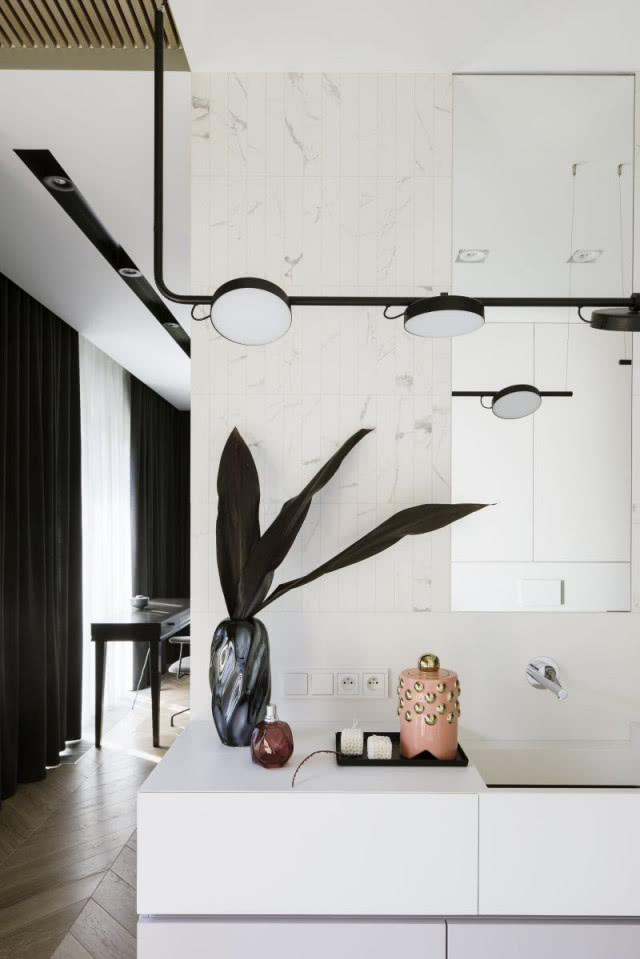 Biało-czarna łazienka