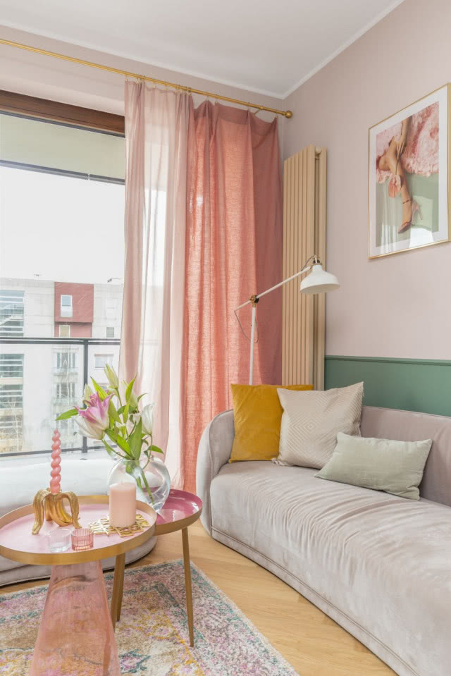 Salon w stylu vintage i lamperią