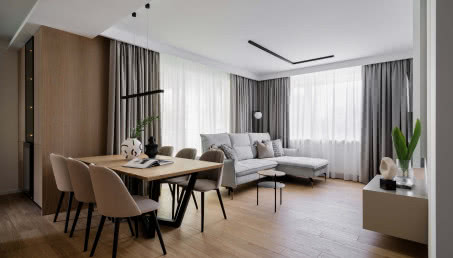 Wnętrza w kolorach ziemi. Zaglądamy do mieszkania na Żoliborzu Artystycznym